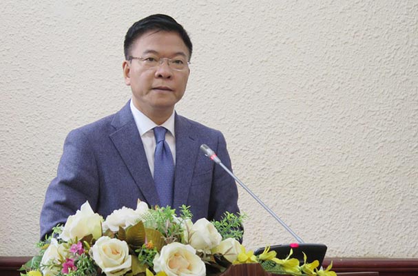 Tiếp tục xây dựng đội ngũ cán bộ, công chức có đủ phẩm chất, năng lực phục vụ phát triển đất nước